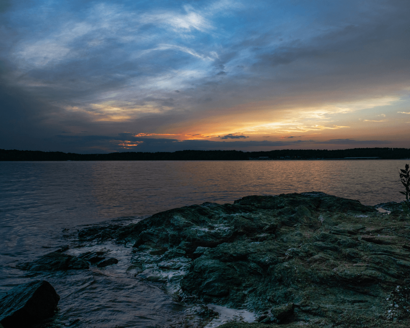 Mesmerizing view of Lake Hartwell during the golden sunset.